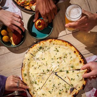 Menù x2: Margherita + Capricciosa + Supplì al tel + Naggex 4pz + Patate fritte cacio pepe + 2 Bevande