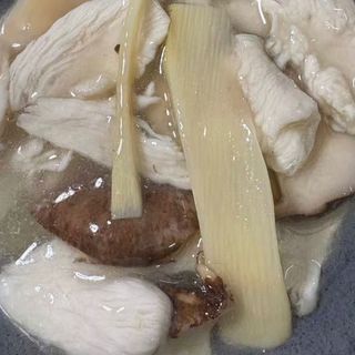 134. Pollo con funghi e bambù