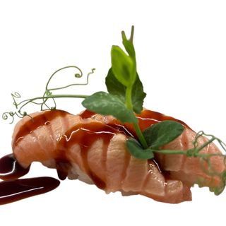 156. Nigiri salmone flamatto