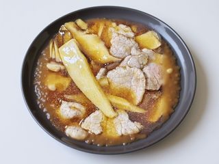 123. Manzo con funghi e bambù