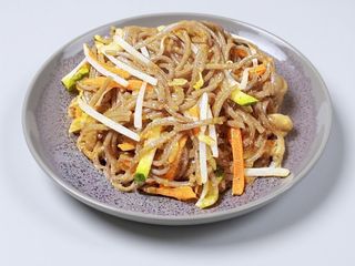 85. Yakisoba vegetariano