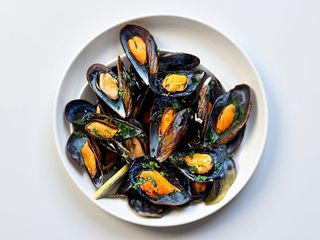 Impepata di cozze con tarallo