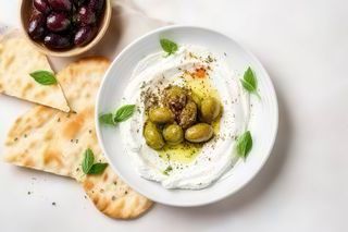 Labneh, zaatar w zeitoun