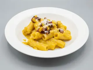 Rigatoni\ Spaghetti alla carbonara