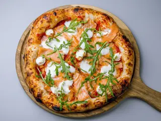 Pizza Salmone e burrata