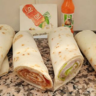 Rolle prosciutto cotto, fior di latte, insalata