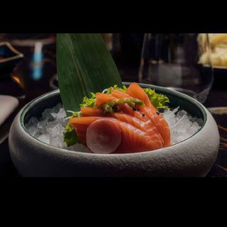 80 Sashimi di salmone 8 pezzi