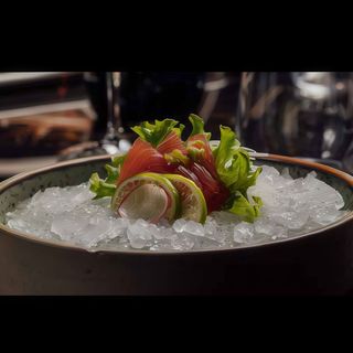 81 Sashimi di tonno 8 pezzi