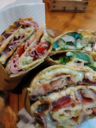 Piadina con salame siciliano funghi