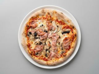 Prosciutto e funghi normale