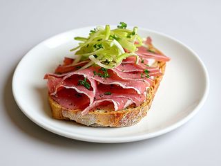 Panino con carpaccio di vitellone piemontese e sedano