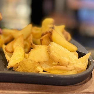 Patatine fritte con cheddar e bacon