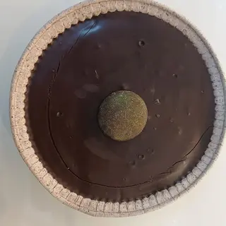 Sacher crostatina con confettura frutti di bosco e cioccolato fondente