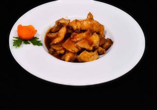 Pollo bambu e funghi