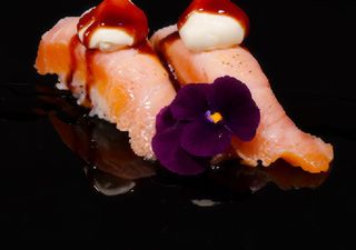 Nigiri sake flambe