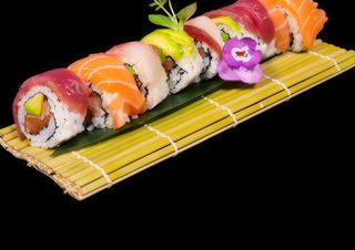 Rainbow roll uramaki
