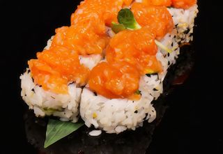 Spicy sake roll uramaki