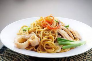 Spaghetti di soia con frutti di mare alla piastra