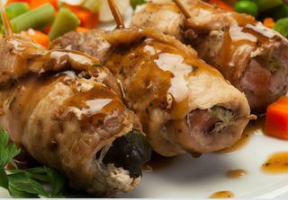 Involtini di carne prosciutto e formaggio