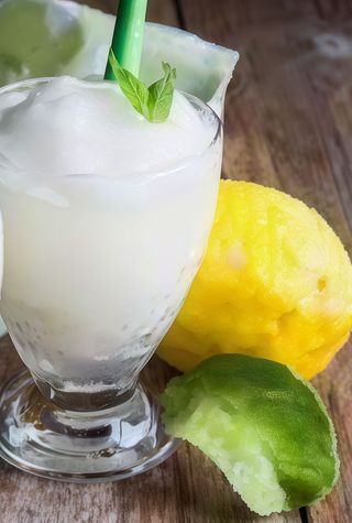 Granita, brioche, caffè e acqua