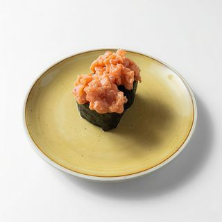 Gunkan spicy salmon