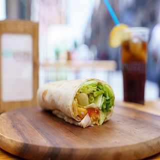 Wrap pollo e insalata