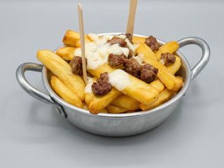 Patatine  salsiccia e provola
