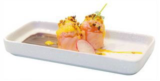 180. Gunkan flambe salmone - 4 pezzi