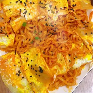 The Spicy Lava Wrap" - Kao Leng Mian Buldak & Cheese