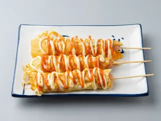 Spiedino di wurstel wang wang con salsa ketchup e maionese - 1 pezzo