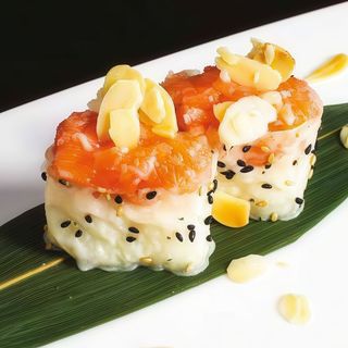 031 Gunkan soy spicy salmon 3 pezzi