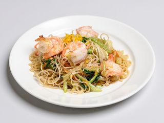 105 Spaghetti di riso con gamberi