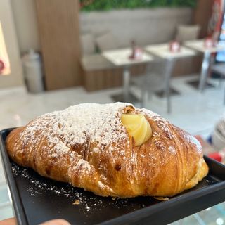 Cornetto crema pasticcera 