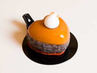 Caramello e arachidi a forma di cuore monoporzione