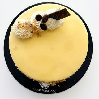 Torta gelato gusto nocciola e fragola