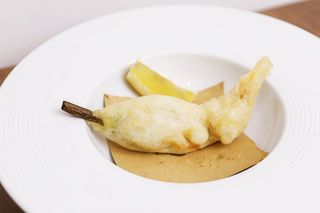 Fiori di zucca con ricotta e salmone