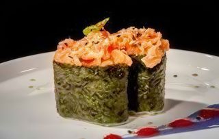 75 Gunkan spicy maguro