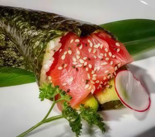 87 Temaki maguro