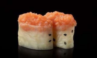 180 Gunkan soy salmon 2 pezzi