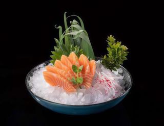 202 Sashimi salmone