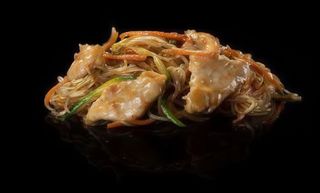 233 Spaghetti di soia saltati con pollo e verdura