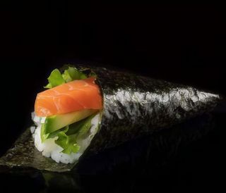 57 Temaki salmone avocado