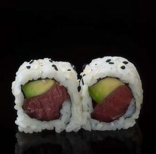 97 Uramaki tonno avocado