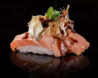 160 Nigiri salmon style