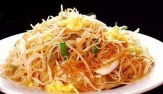 23. Spaghetti di riso ai frutti di mare alla piastra