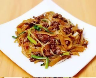 29. Fettuccine di riso di manzo