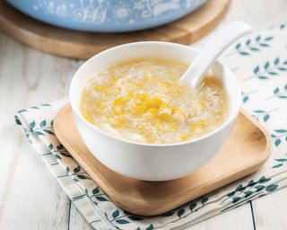 63. Zuppa con uova e mais