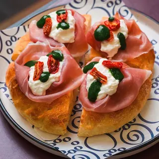 Crudo Re