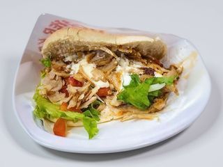 Kebab con panino-contorno