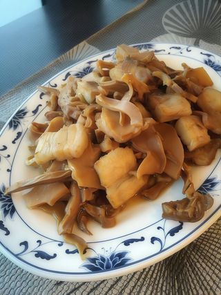 74. Maiale con funghi e bambù